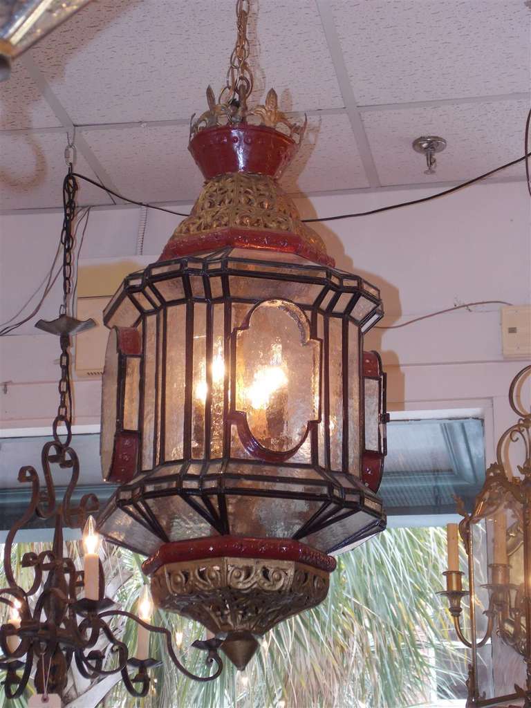 Marocain Lanterne suspendue marocaine en verre peint et doré. Circa 1880 en vente