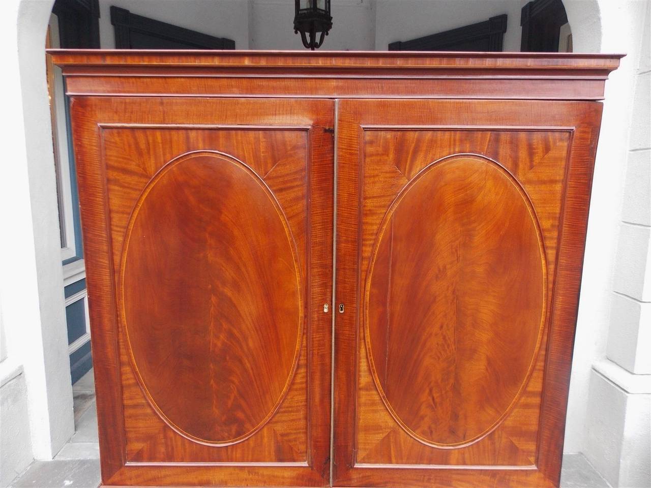 American Chippendale Mahogany Inlaid Book Matched Linen Press, Circa 1785 In Excellent Condition In Hollywood, SC