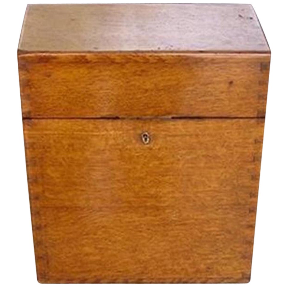 Caja de botellas de campaña de roble inglés. Alrededor de 1830