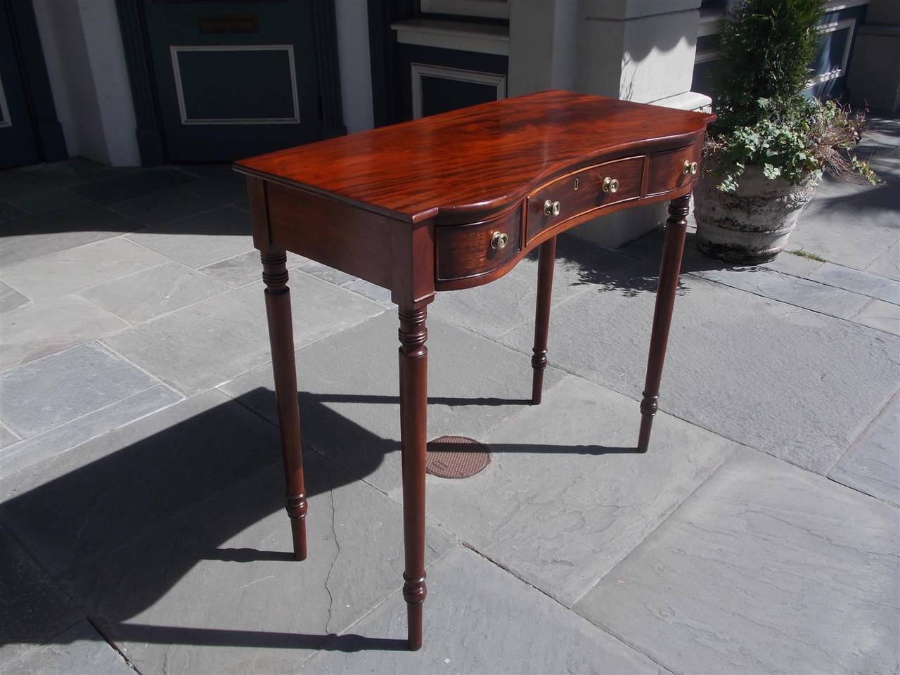 Jamaican Mahogany One Board Serpentine Three Drawer Server, Circa 1820 In Excellent Condition In Hollywood, SC