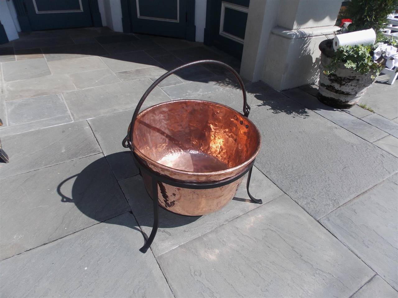 American Copper and Wrought Iron Plantation Cauldron on Stand, Circa 1780 In Excellent Condition In Hollywood, SC