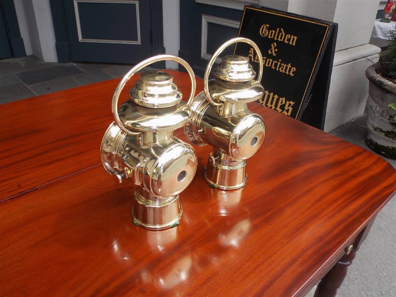 Pair of American Brass Carriage Lanterns, Circa 1900 In Excellent Condition In Hollywood, SC