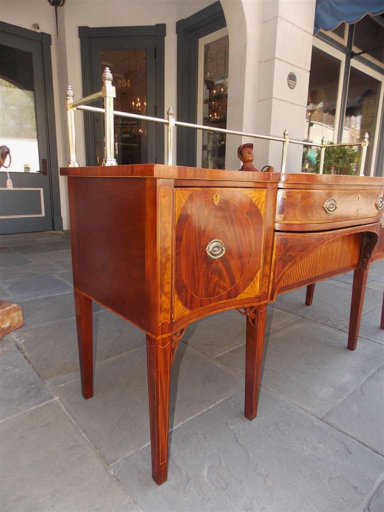English Hepplewhite Mahogany Gallery Sideboard. Circa 1780 In Excellent Condition In Hollywood, SC