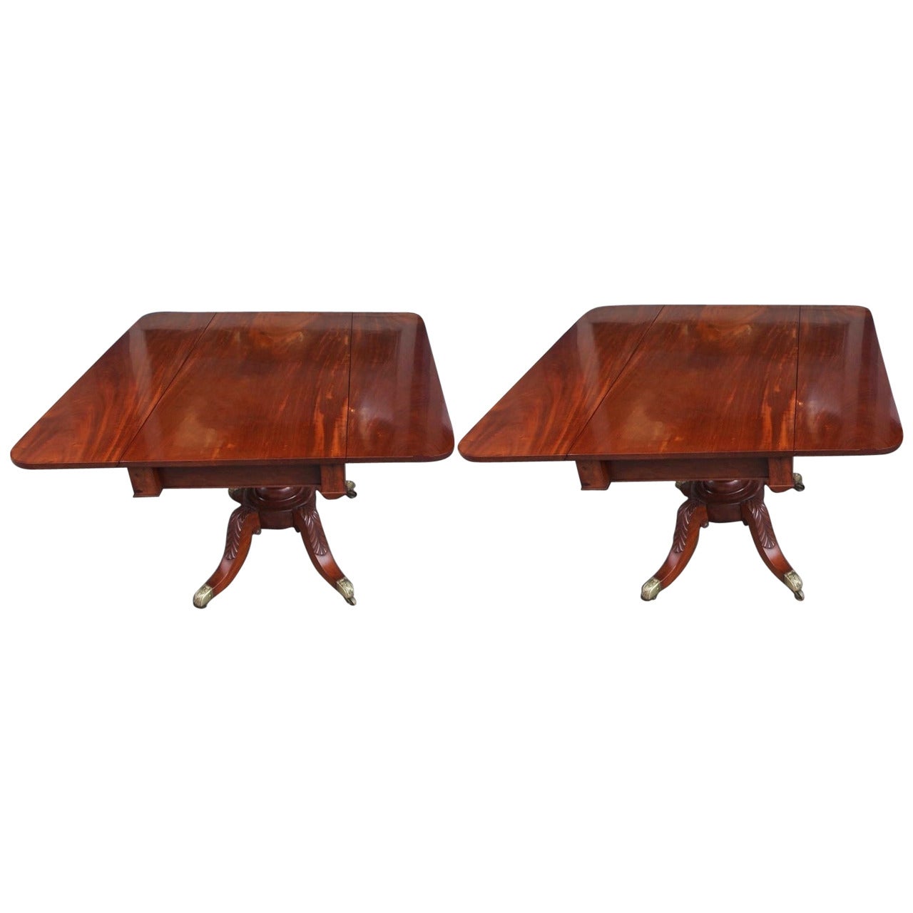 Pareja de mesas de cartas con pedestal de caoba americana. Filadelfia, circa 1820