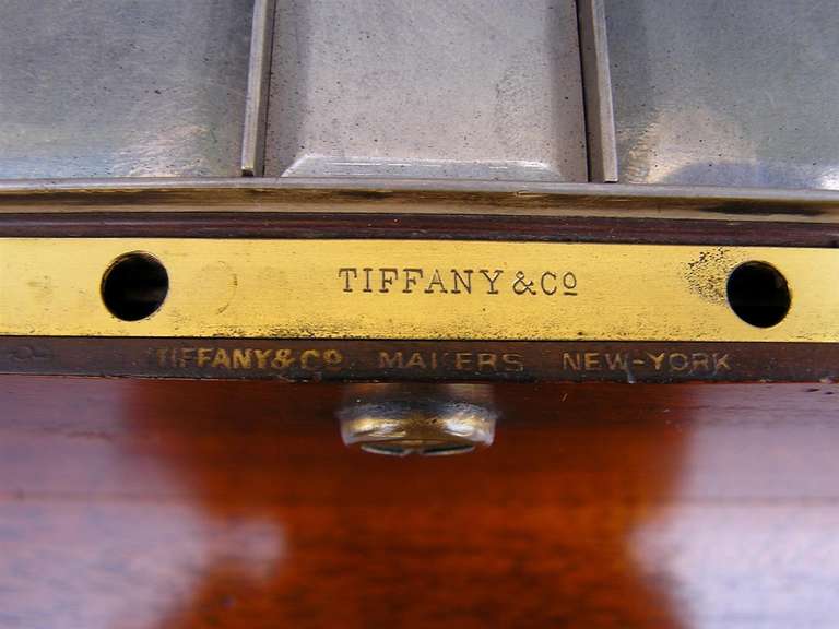Caddy à thé américain en acajou signé Tiffany New York. Date d'environ 1880 en vente 3