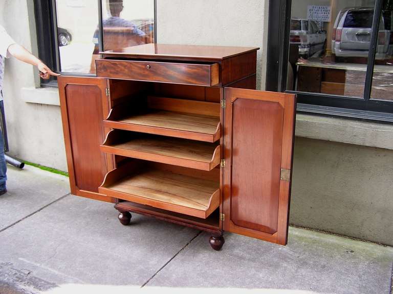 English Mahogany Linen Press. Circa 1820 For Sale 1