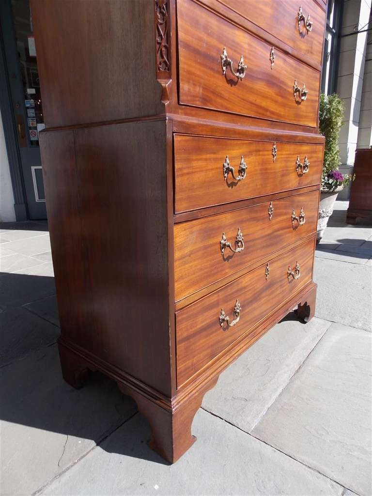 English Chippendale Mahogany Graduated Chest on Chest. Circa 1770 In Excellent Condition In Hollywood, SC