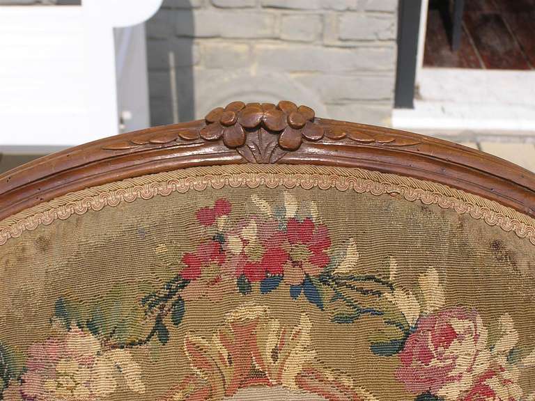 Paire de fauteuils français Louis XVI en noyer, circa 1770 en vente 1