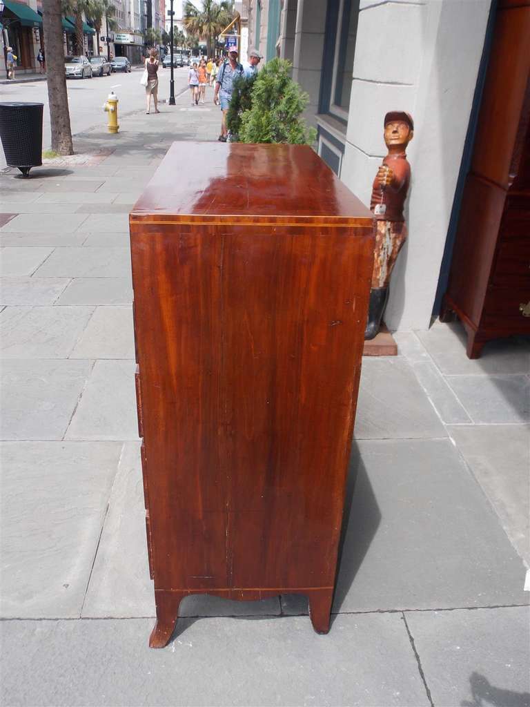 American Hepplewhite Mahogany Graduated Chest of Drawers. Circa 1810 3