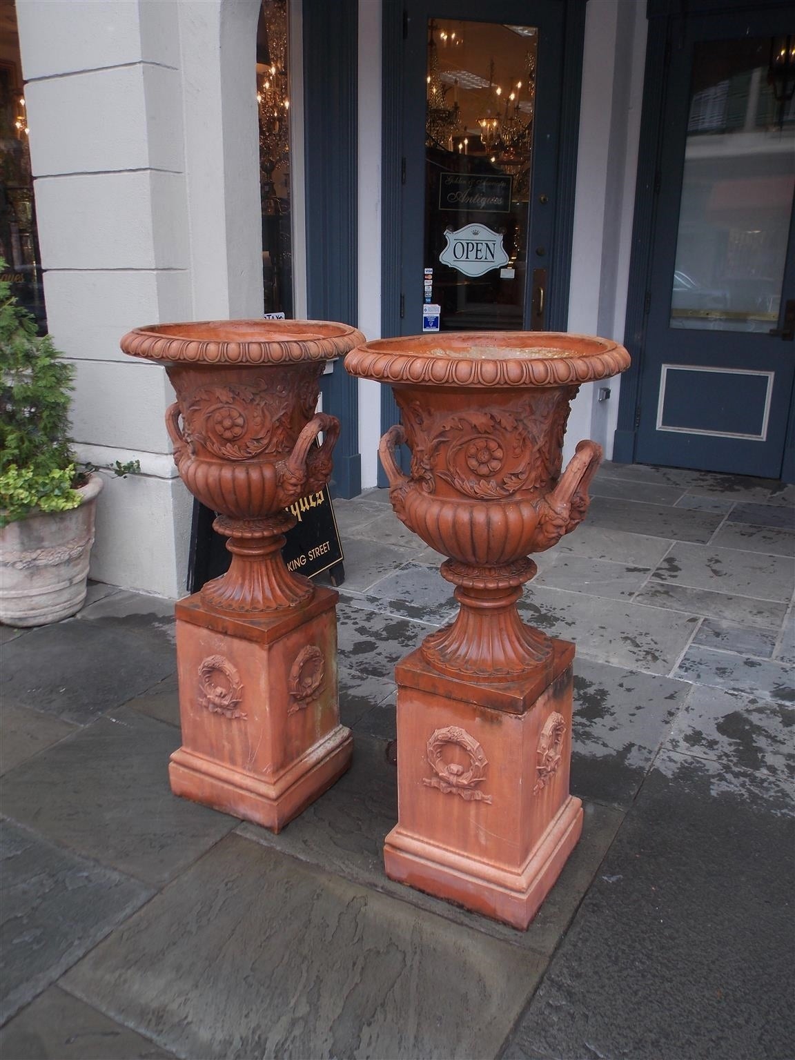 Pair of Italian Terracotta Floral Urns on Raised Plinths, Circa 1840 In Excellent Condition For Sale In Hollywood, SC