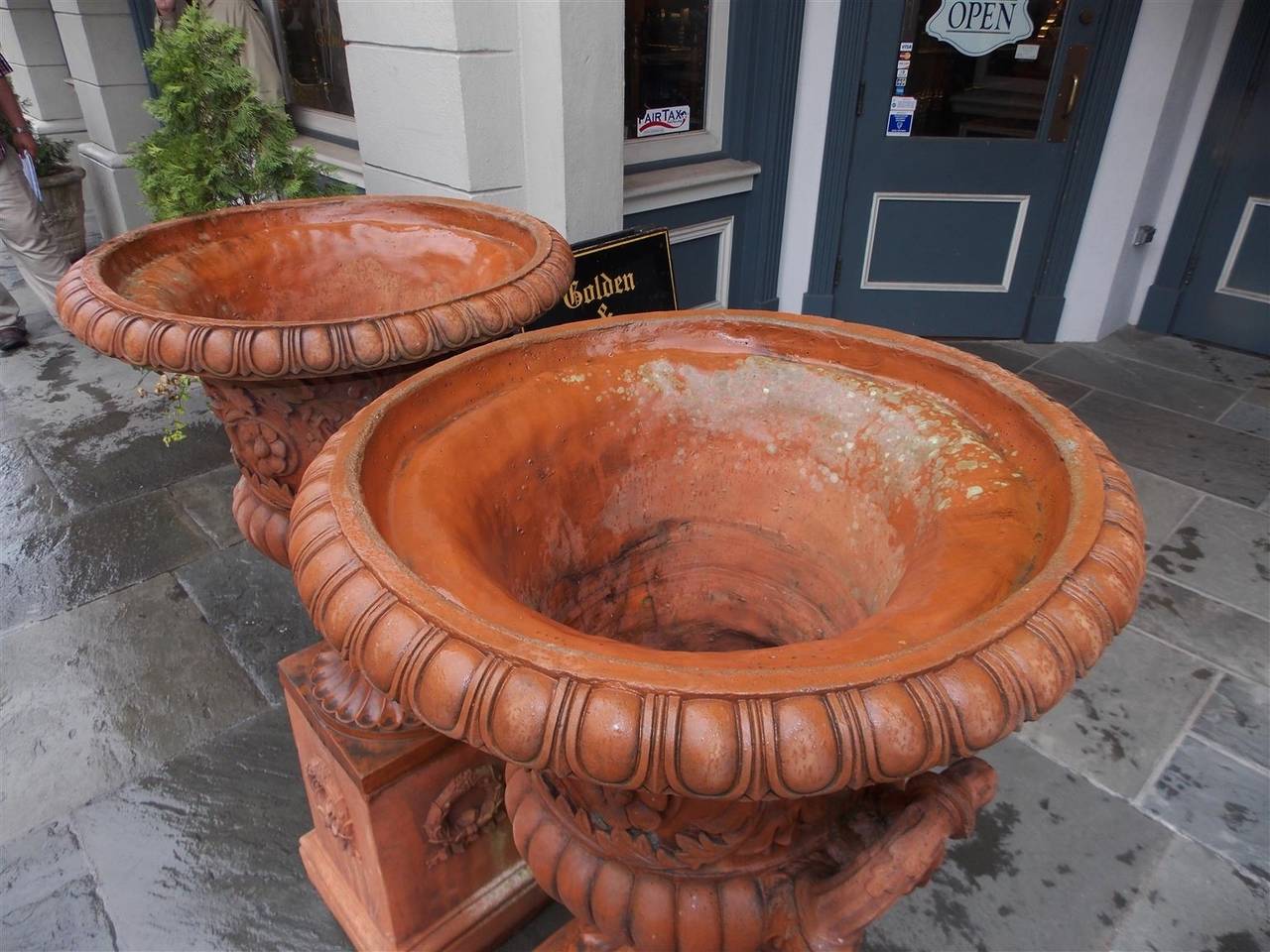 Mid-19th Century Pair of Italian Terracotta Floral Urns on Raised Plinths, Circa 1840 For Sale