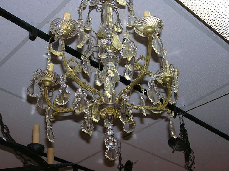 Kronleuchter aus vergoldeter Bronze und Kristall.  CIRCA 1830 im Zustand „Hervorragend“ im Angebot in Hollywood, SC