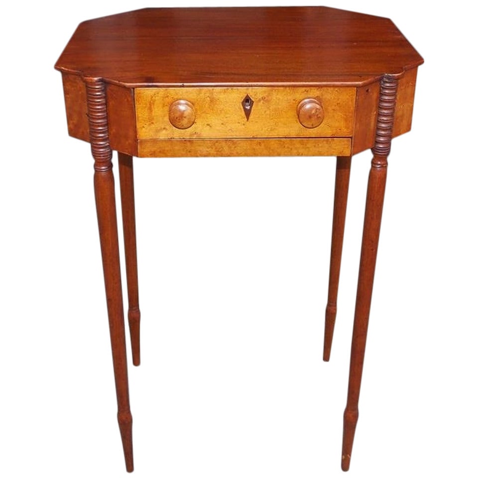 Costurero americano Sheraton de caoba y arce ojo de pájaro, circa 1810