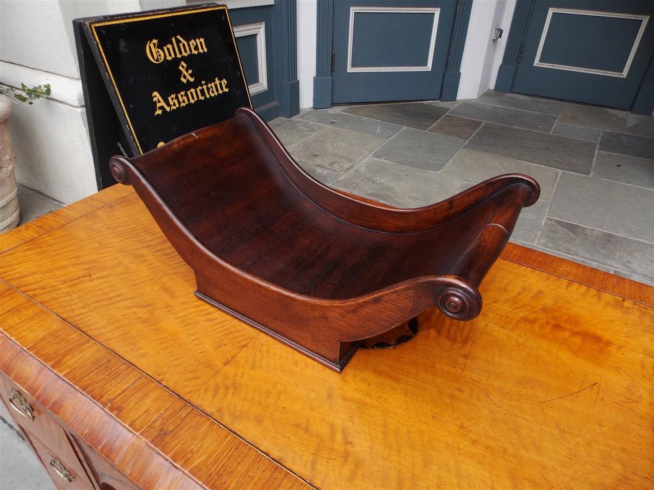 English Mahogany Cheese Caddy. Circa 1830 In Excellent Condition For Sale In Hollywood, SC