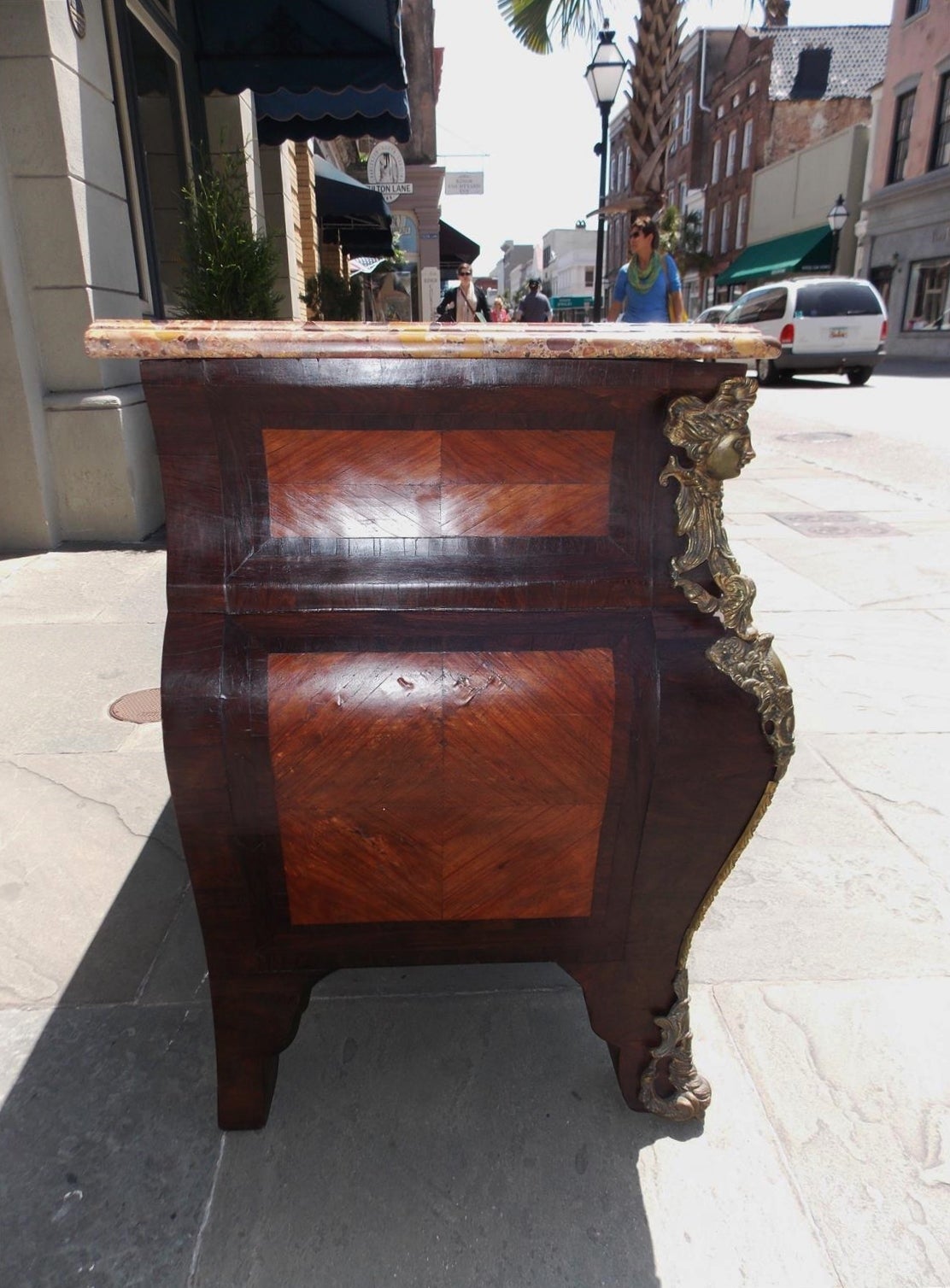 Late 19th Century Pair of Italian Marble Top Ormolu Bombay Commodes, Circa 1870 For Sale