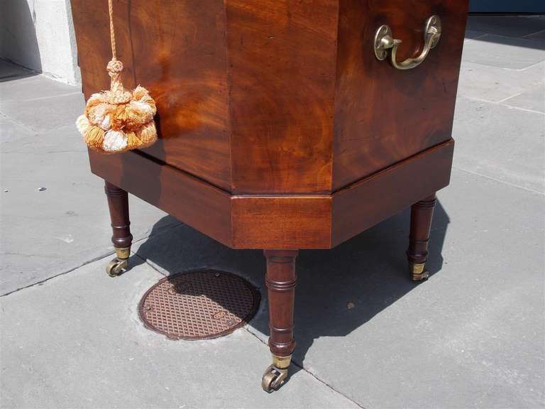 English Mahogany Satinwood Conch Shell Inlaid Wine Cellarette.  Circa 1780 For Sale 3