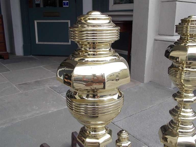 Monumentale amerikanische Empire-Feuerböcke aus Messing, Paar im Angebot 5
