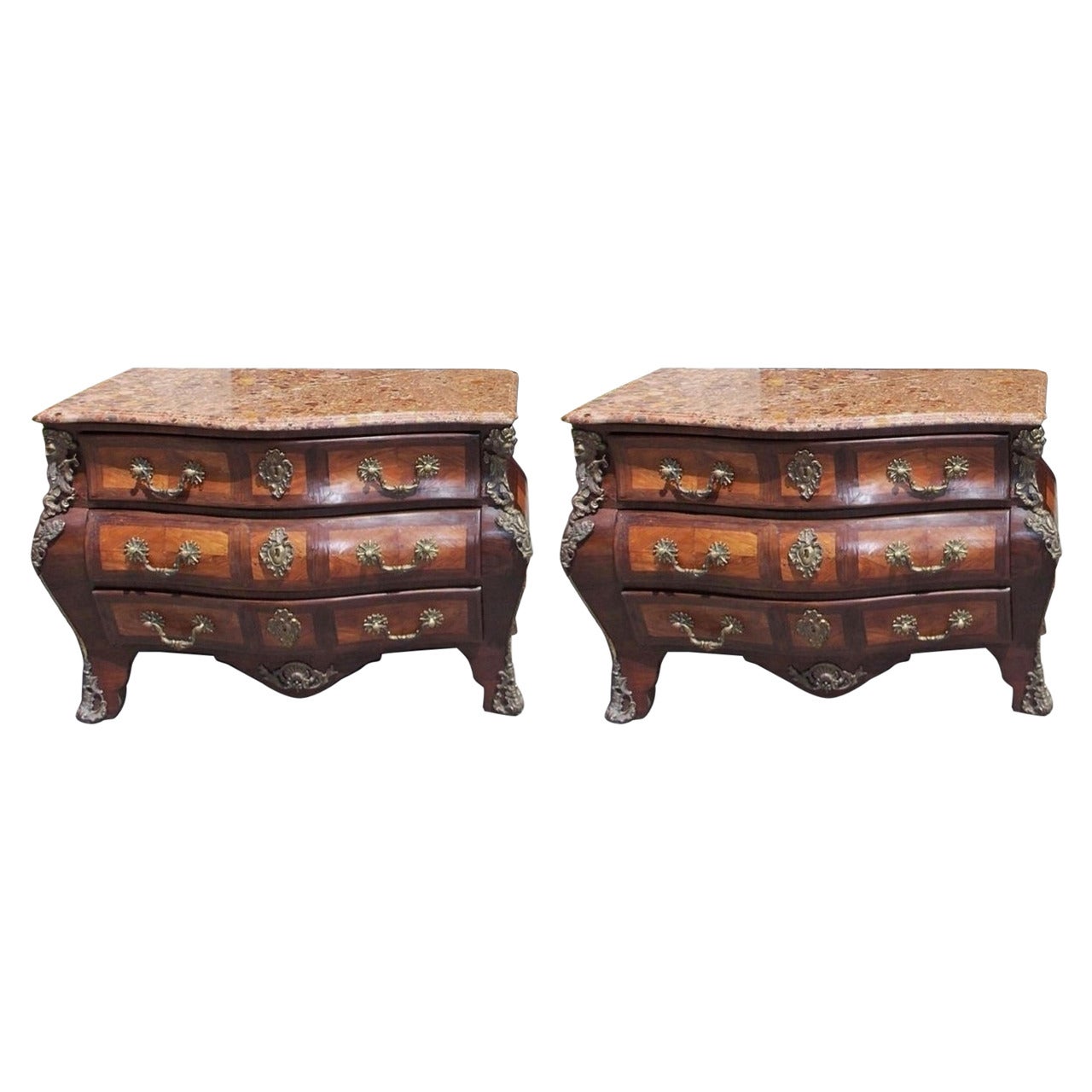 Paire de commodes Bombay italiennes à plateau en marbre et bronze doré, vers 1870