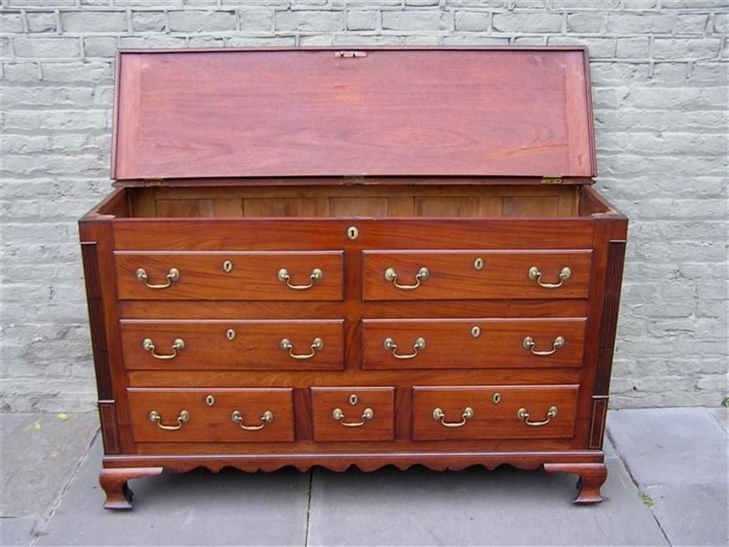 English Mahogany Hinged Top Inlaid Mule Chest . Circa 1780 For Sale 1