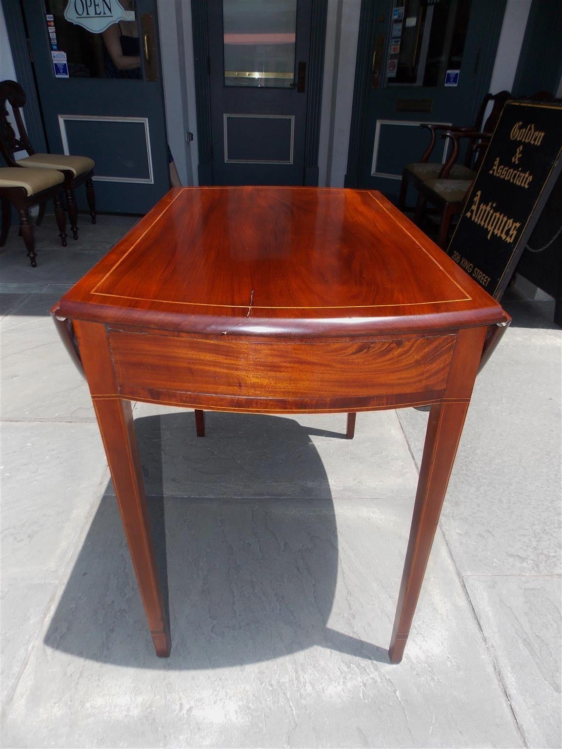 American Hepplewhite Mahogany and Satinwood Pembroke Table, VA, Circa 1790 For Sale 4