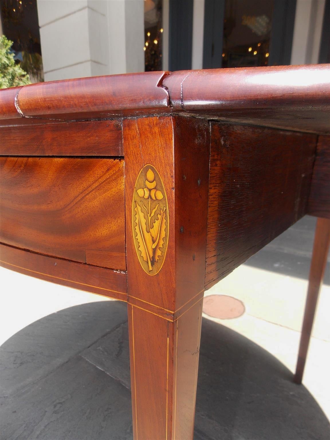 American Hepplewhite Mahogany and Satinwood Pembroke Table, VA, Circa 1790 For Sale 3