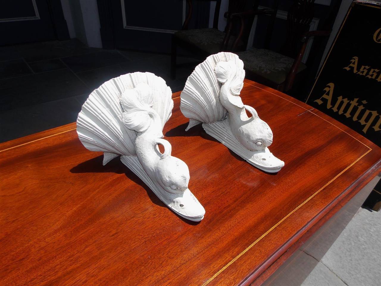 Pair of English Chippendale Carved and Painted Swan Wall Brackets, Circa 1790 For Sale 3