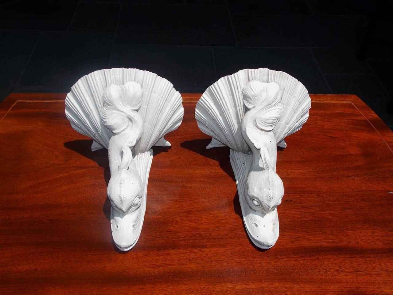 Pair of English Chippendale Carved and Painted Swan Wall Brackets, Circa 1790 For Sale 4