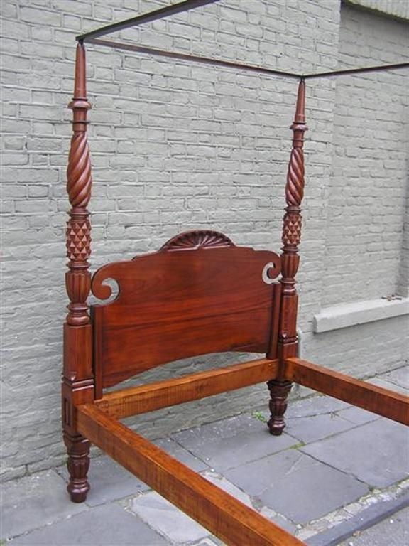 Barbados Mahogany Four Poster Sunburst Tester Bed. Circa 1820 In Excellent Condition In Charleston, SC