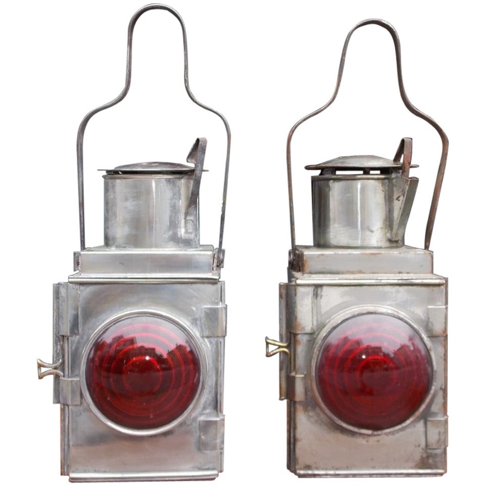 Paire de lanternes de chemin de fer américaines en acier poli et verre chantourné, vers 1880 en vente