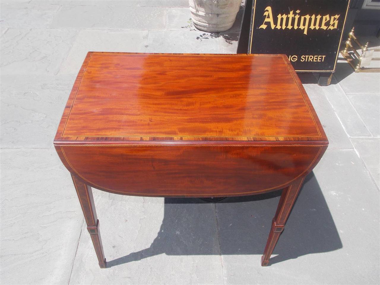 American Mahogany and Tulipwood Pembroke Table, VA, Circa 1790 For Sale 2