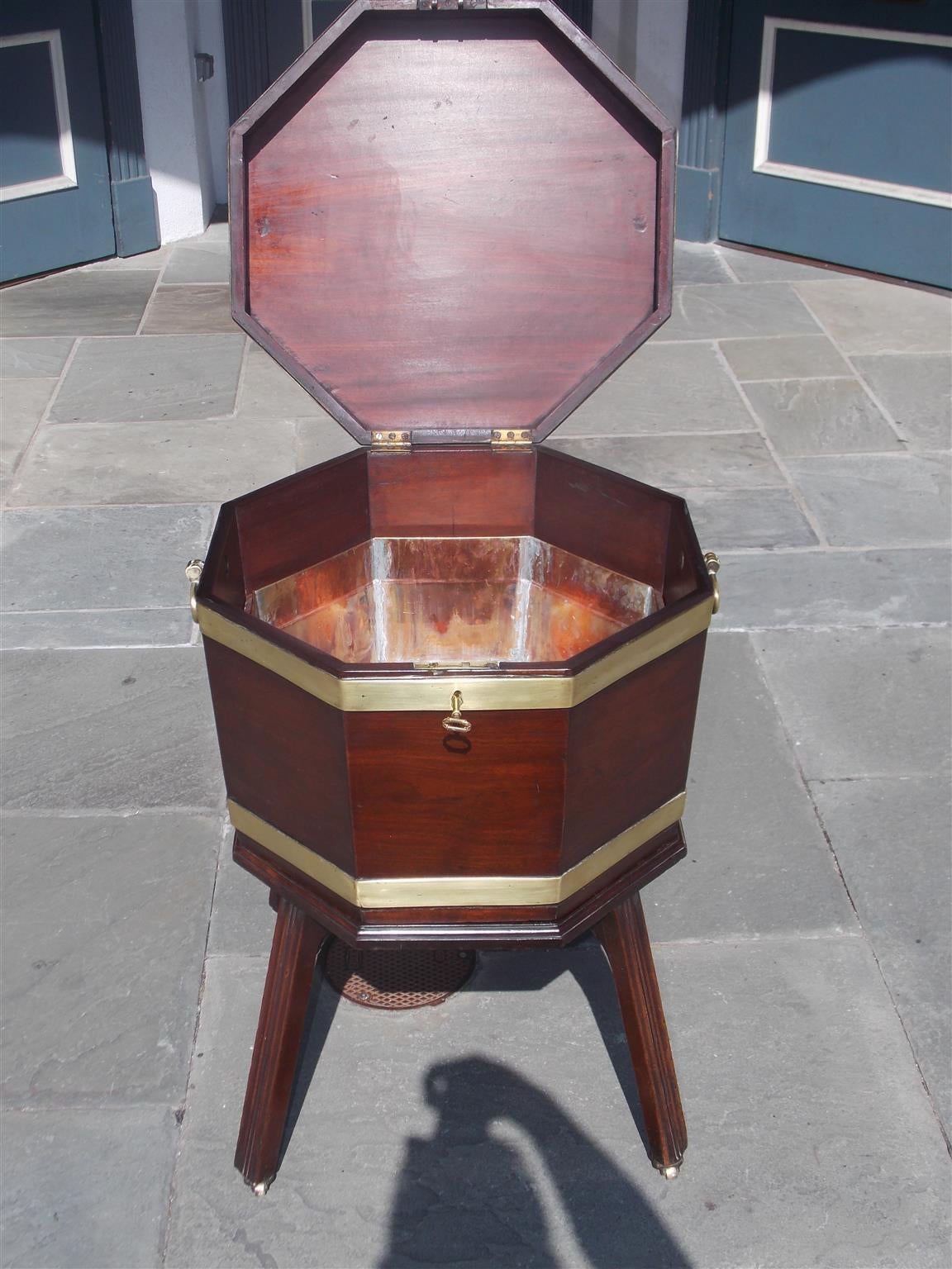 English Chippendale Mahogany Octagonal Cellarette on Stand, Circa 1770 For Sale 1