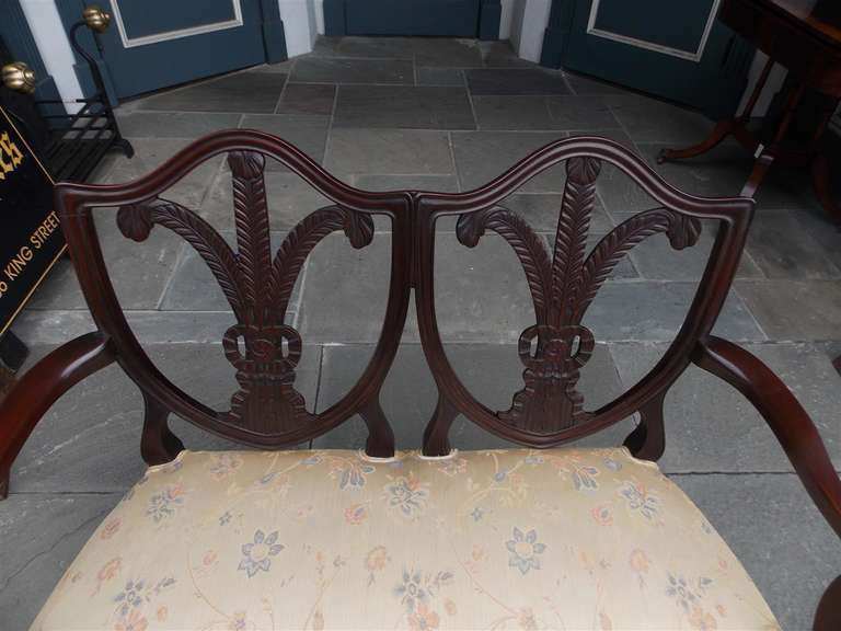 English Chippendale Mahogany Shield Back Settee, Circa 1790 In Excellent Condition For Sale In Hollywood, SC