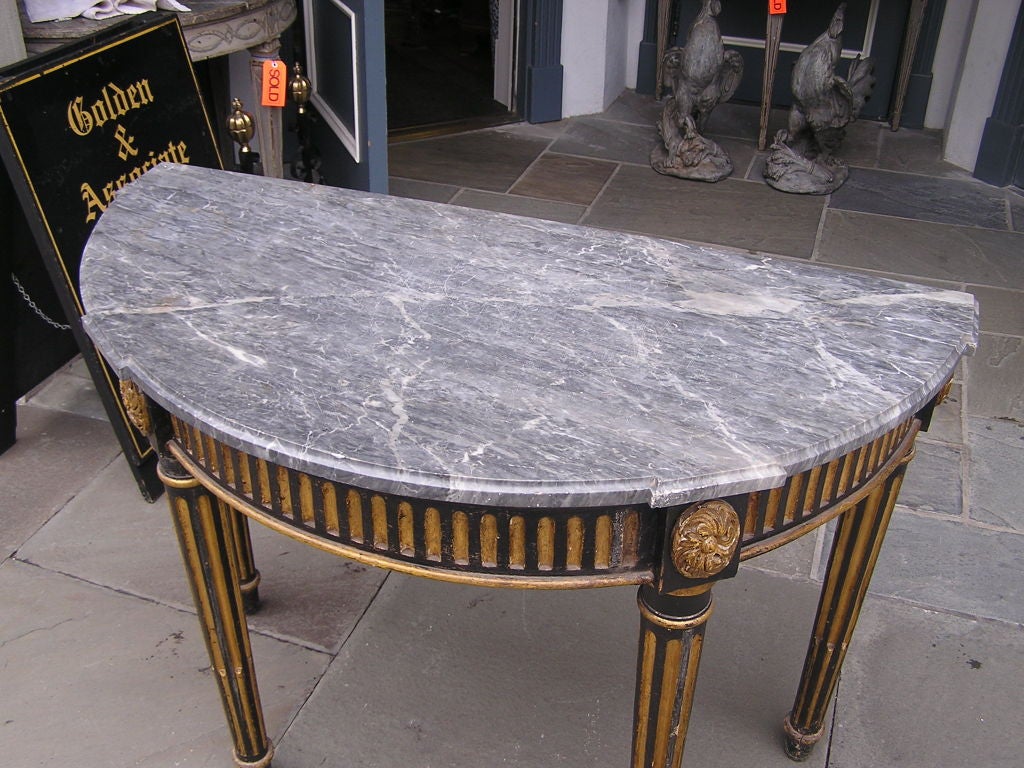 Consola Superior Demi-Lune Marbe Pintada y Dorada a la Italiana. Circa 1770 Tallado a mano en venta