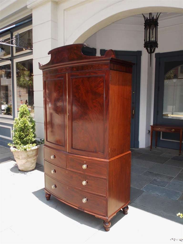 English Regency Mahogany Bow Front Linen Press In Excellent Condition In Hollywood, SC