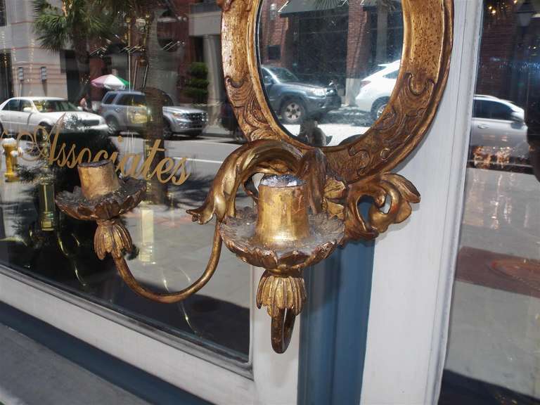 Pareja de Apliques de Pared Neoclásicos Italianos Girandole de Follaje Dorado con Espejo C 1800 en venta 1