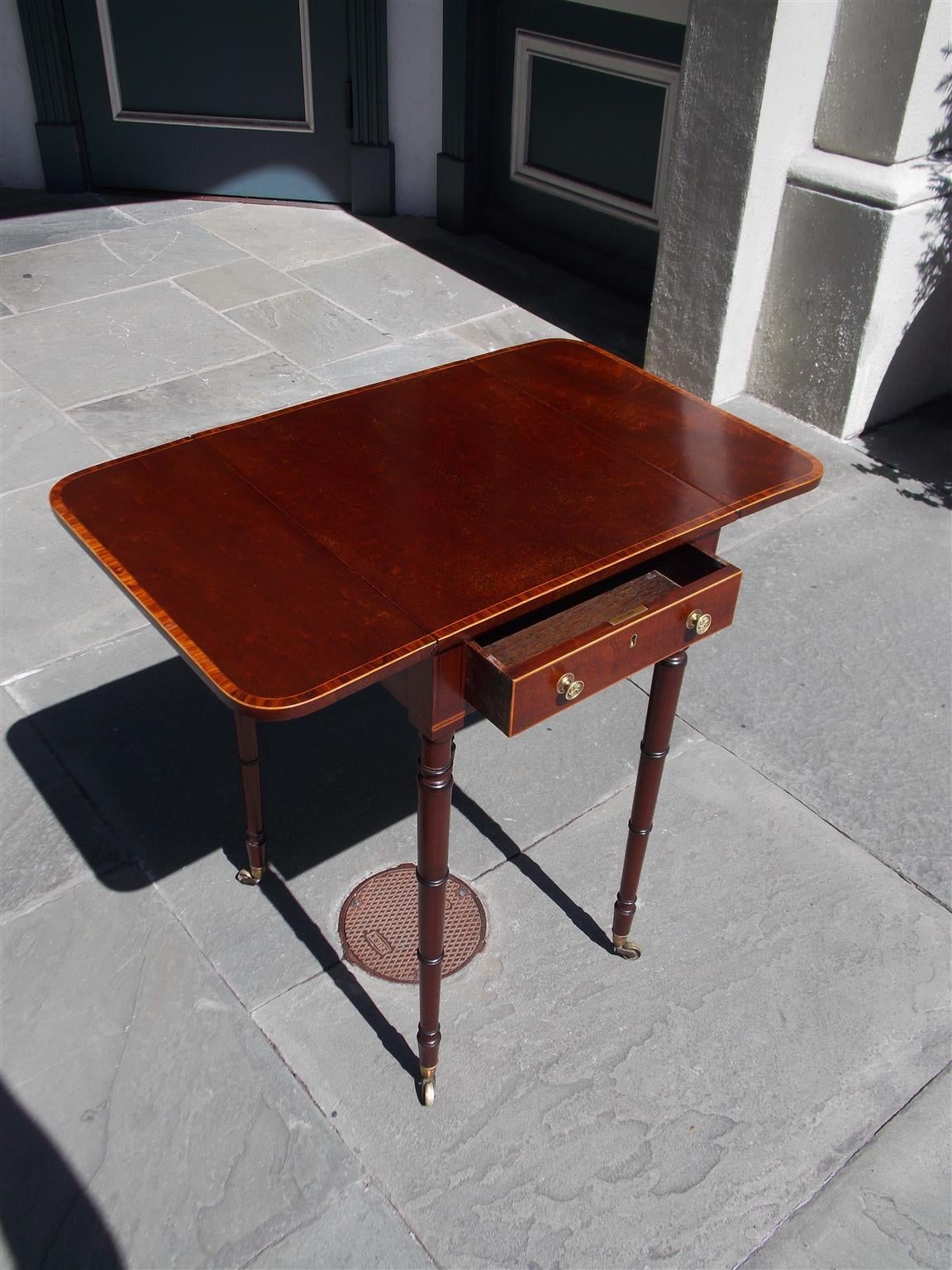 English Plumb Pudding Mahogany Drop-Leaf Table, Circa 1780 In Excellent Condition For Sale In Hollywood, SC