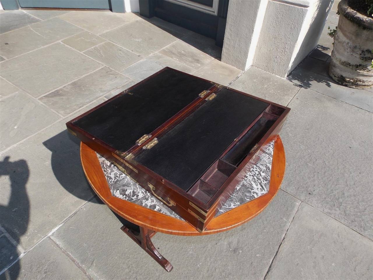 English Mahogany Military Lap Desk with Brass Mounts, Circa 1790 In Excellent Condition In Hollywood, SC