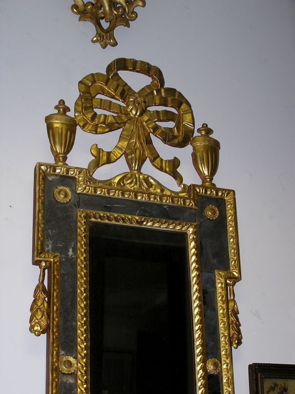 Pair of Italian Gilt Carved Floral Wall Mirrors. Circa 1780 In Excellent Condition For Sale In Hollywood, SC