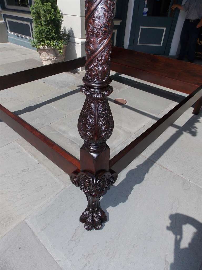 Cama de prueba de caoba irlandesa con patas peludas audazmente talladas.  Alrededor de 1760 en venta 2