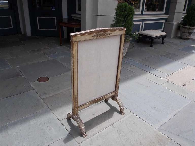 French Painted and Gilt Fire Screen In Excellent Condition For Sale In Hollywood, SC