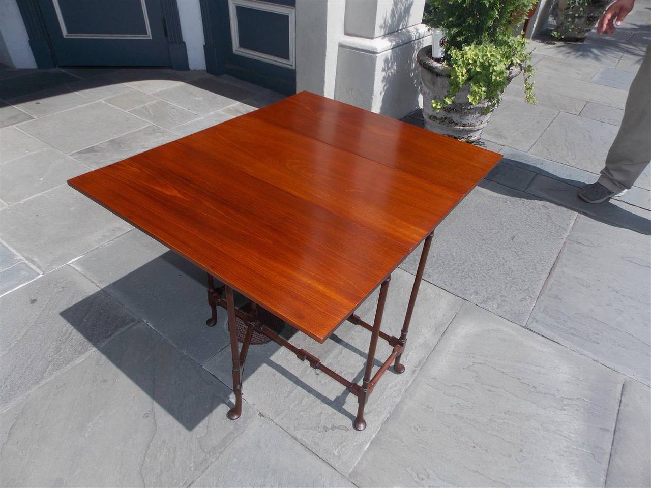 American Mahogany Drop-Leaf Spider Leg Table, Circa 1880 In Excellent Condition In Hollywood, SC
