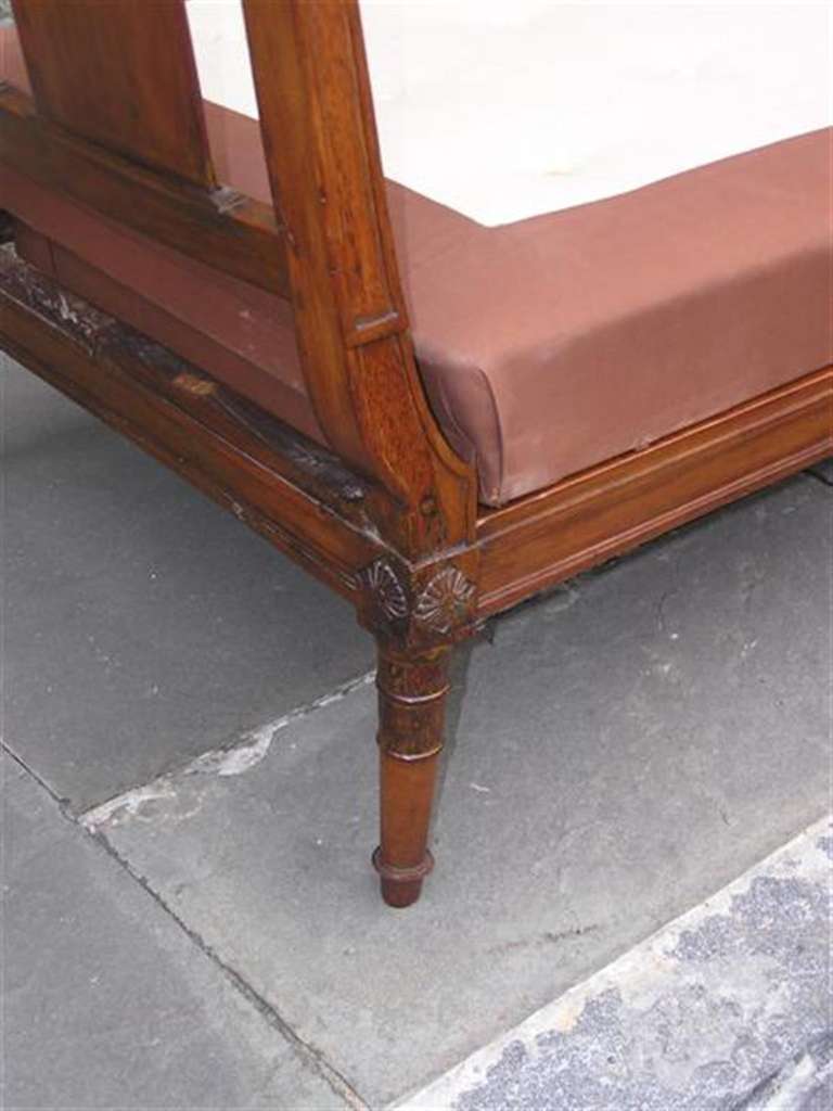 Italian Cherry Foliage Carved Daybed, Circa 1780 For Sale 4