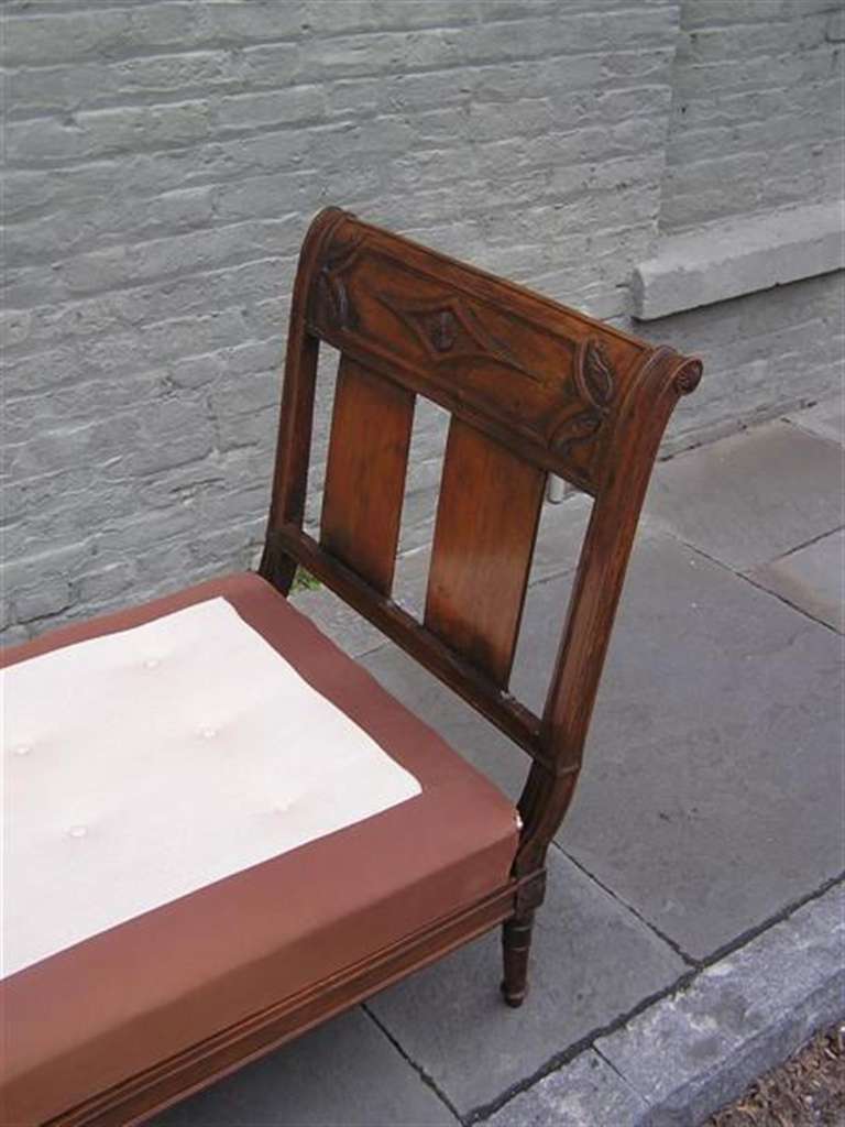 Cama de día italiana tallada en follaje de cerezo, circa 1780 siglo XVIII y antes en venta