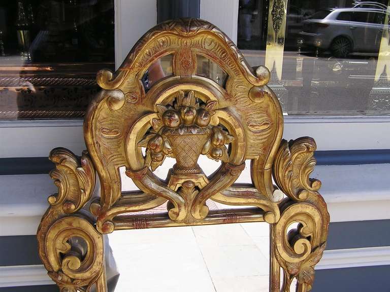 Italian Carved Wood and Gold Gilt Wall Mirror, Circa 1780 For Sale 1