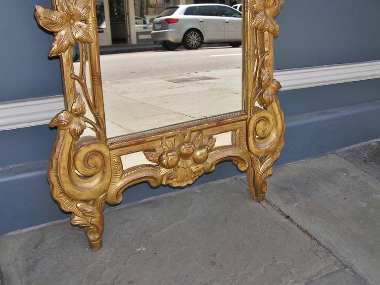 Espejo de pared italiano de madera tallada y dorada, circa 1780 en venta 2