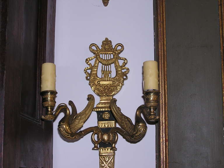19th Century Pair of French Gilt Bronze Swan and Lyre Back Sconces, circa 1815 For Sale