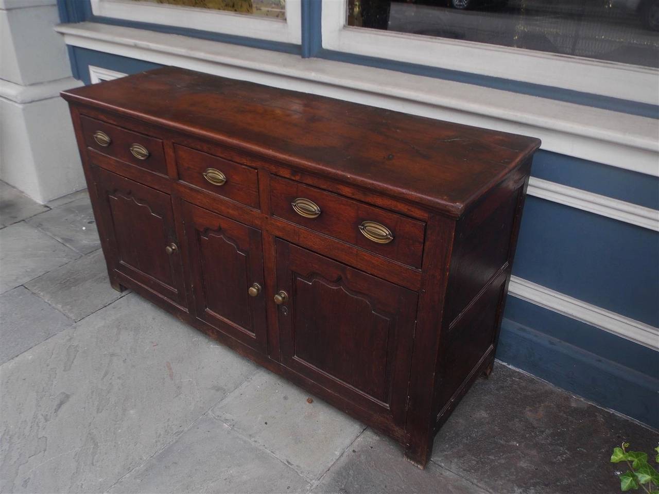 Inglese Credenza a tre cassetti in Oak Oak, 1780 circa in vendita