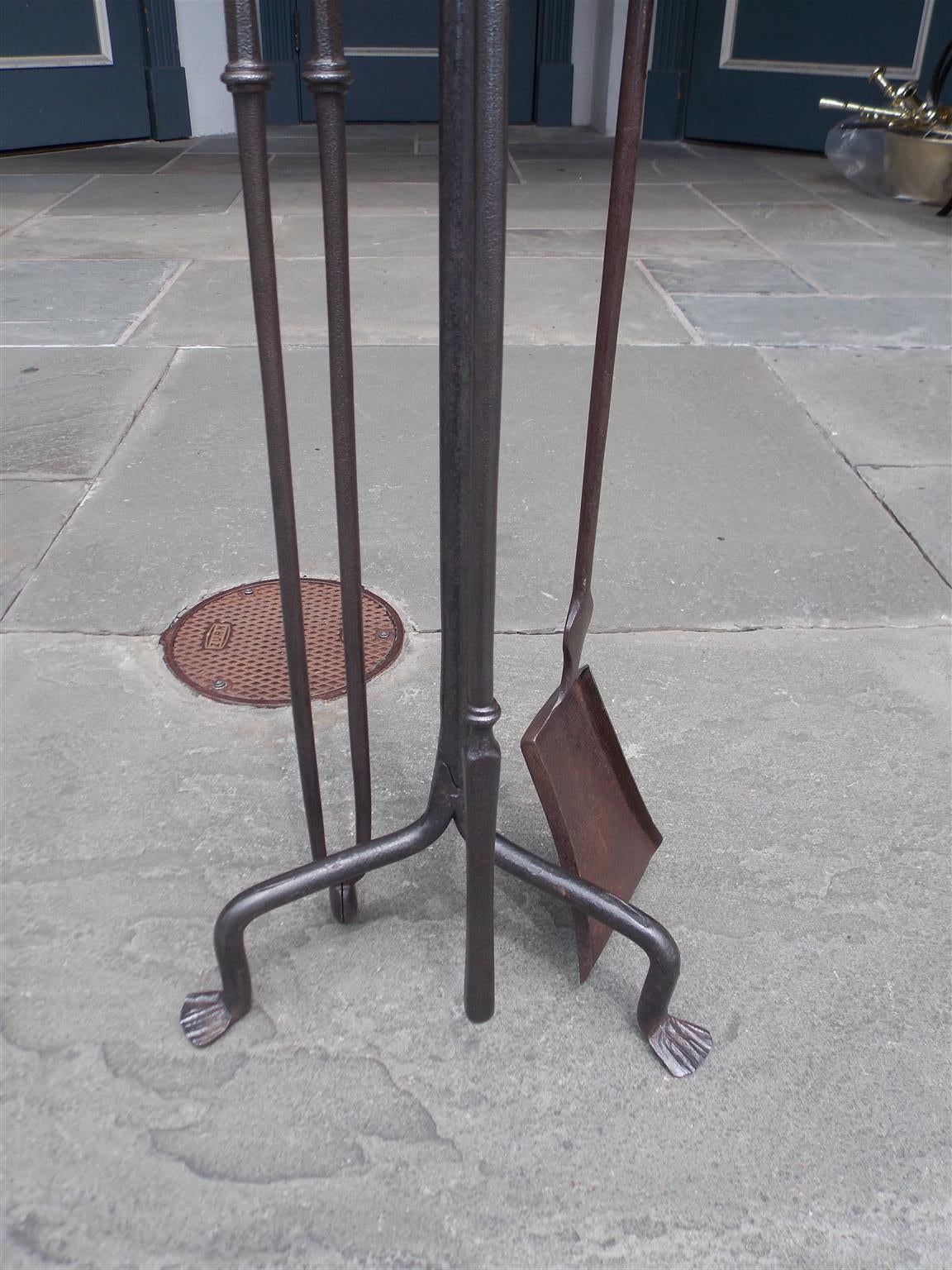Set di attrezzi da fuoco in bronzo francese e acciaio lucido su supporto.  Circa 1830 In condizioni ottime in vendita a Charleston, SC