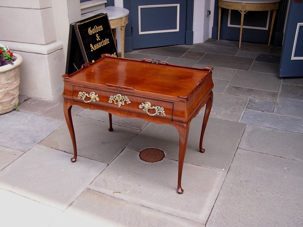 Queen Anne-Mahagoni-Teetisch mit Galerie aus Mahagoni. CIRCA 1750 (Irisch) im Angebot