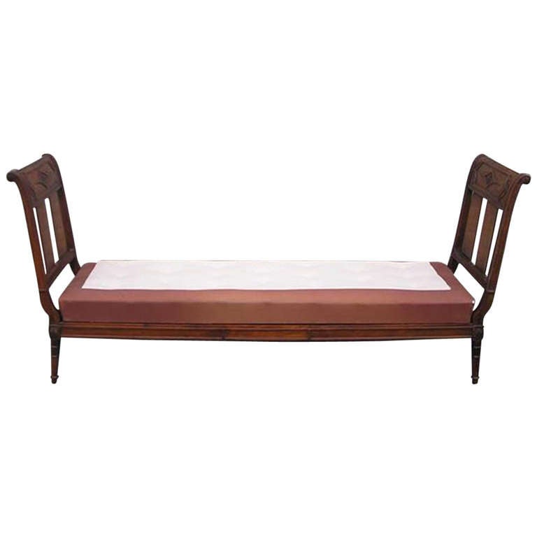Italian Cherry Foliage Carved Daybed, Circa 1780